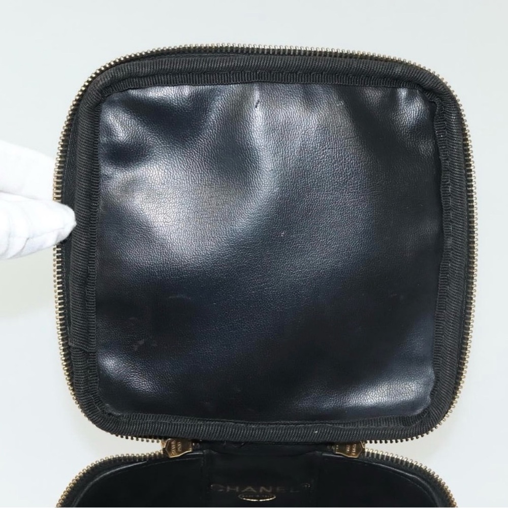 CHANEL - Black Gold Patent Leather top handle Vanity Case - 100% Authentic - Picture 9 of 16